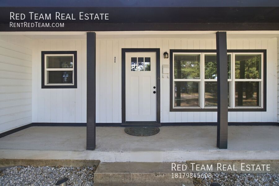 800 Winnie St. property image