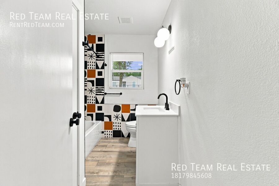 800 Winnie St. property image