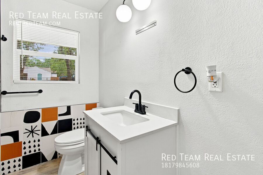 800 Winnie St. property image