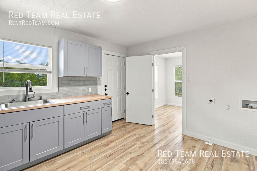 800 Winnie St. property image