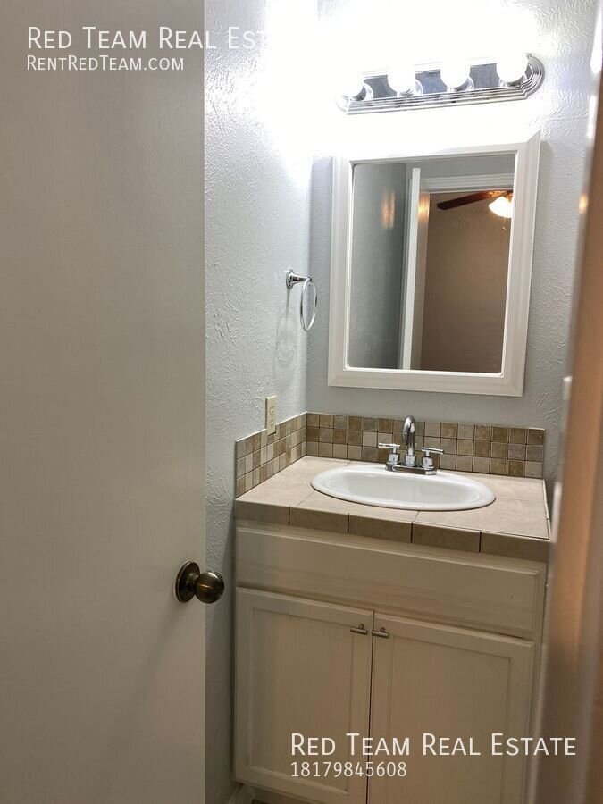 Darling 3-2 Duplex in Frisco! property image