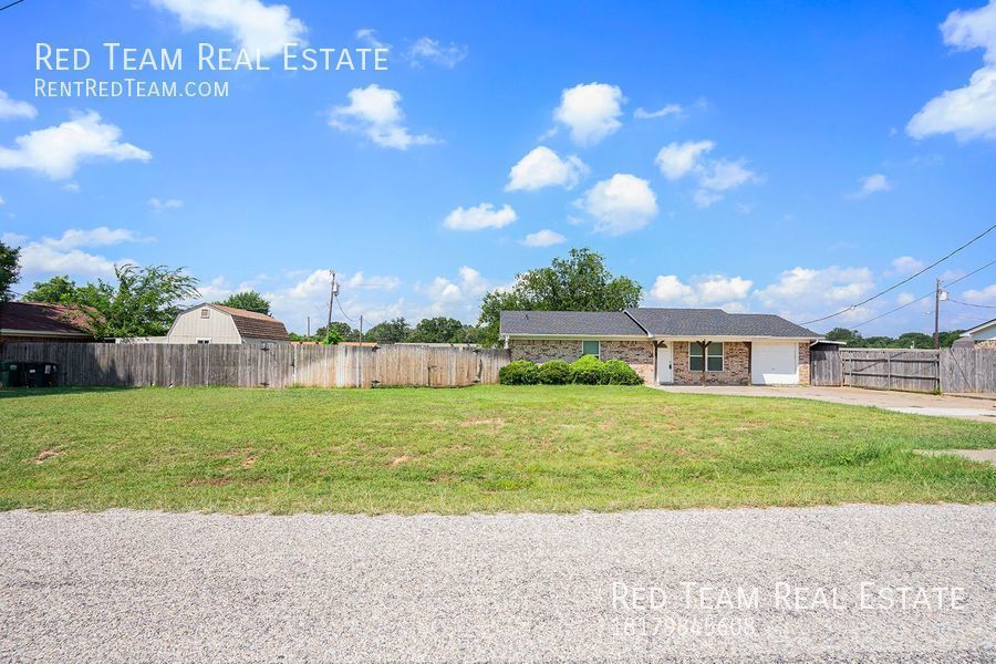 Country Living on a Large Double Lot! property image