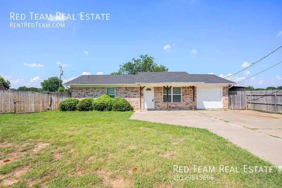 Country Living on a Large Double Lot! property image