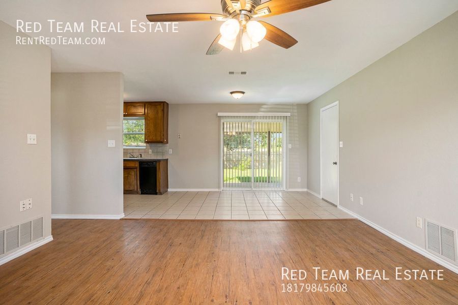 Country Living on a Large Double Lot! property image