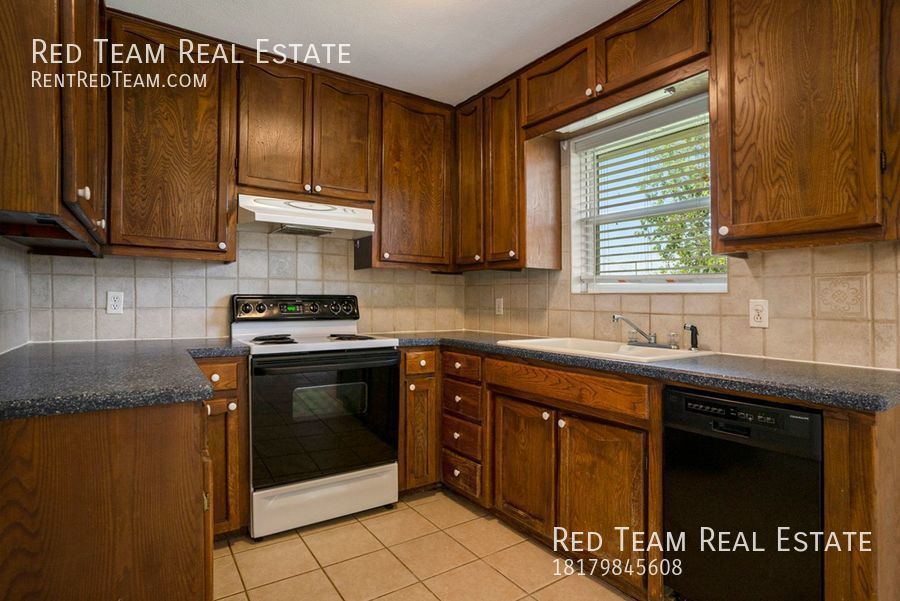 Country Living on a Large Double Lot! property image