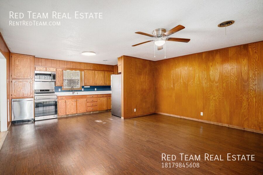 Great 3 Bedroom with Detached Workshop and we will do the Lawn! property image