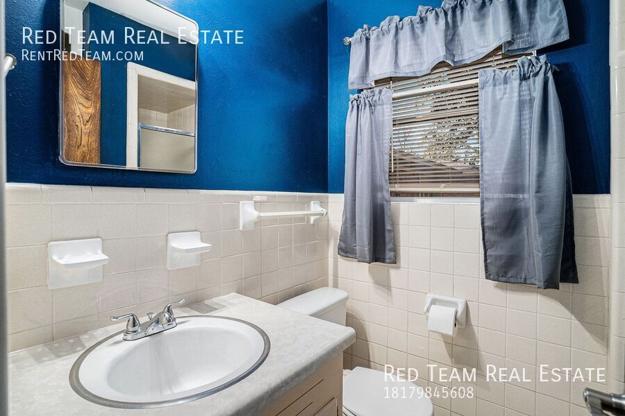 Great 3 Bedroom with Detached Workshop and we will do the Lawn! property image