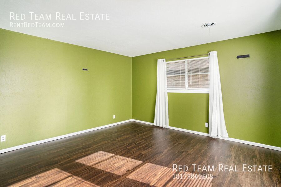 Great 3 Bedroom with Detached Workshop and we will do the Lawn! property image