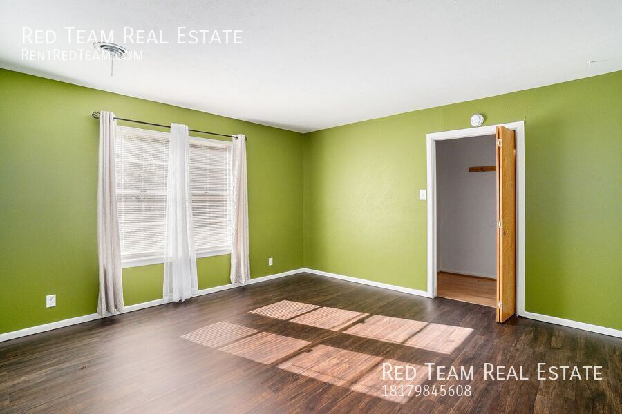 Great 3 Bedroom with Detached Workshop and we will do the Lawn! property image