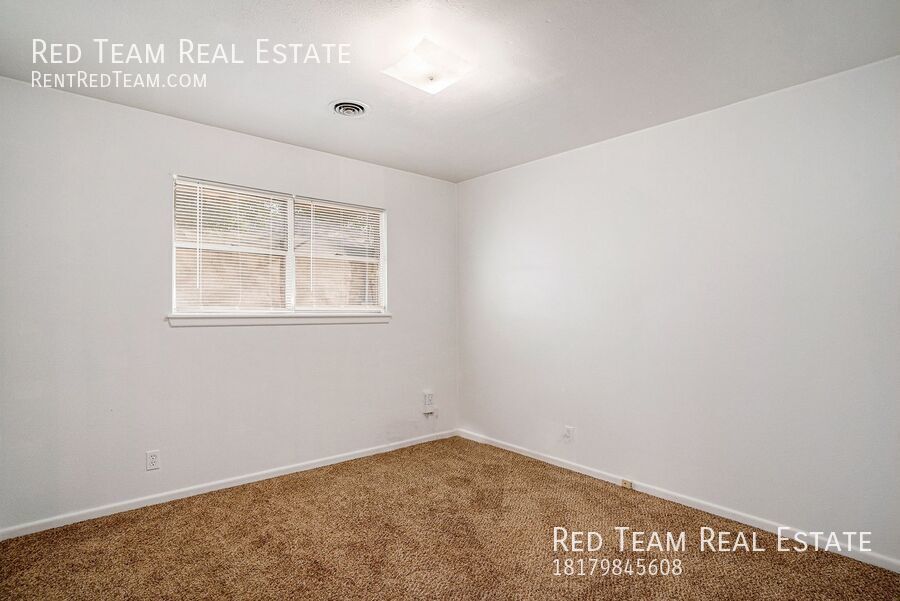 Great 3 Bedroom with Detached Workshop and we will do the Lawn! property image