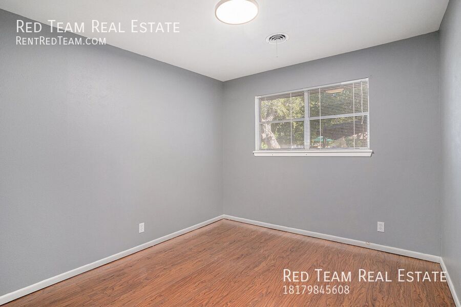 Great 3 Bedroom with Detached Workshop and we will do the Lawn! property image