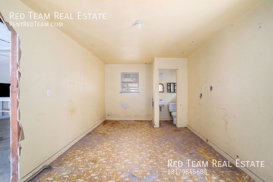 Great 3 Bedroom with Detached Workshop and we will do the Lawn! property image