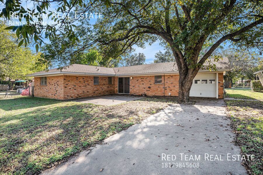 Great 3 Bedroom with Detached Workshop and we will do the Lawn! property image