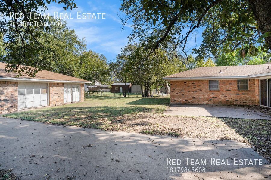 Great 3 Bedroom with Detached Workshop and we will do the Lawn! property image