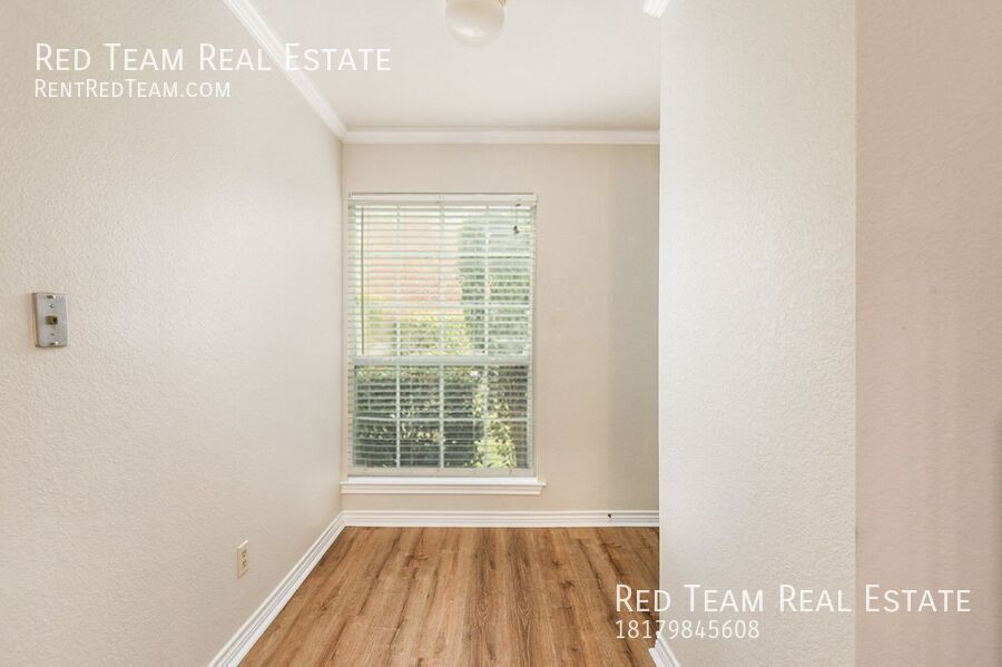 Elegant Three Bedroom Unit across from Ridglea Country Club property image