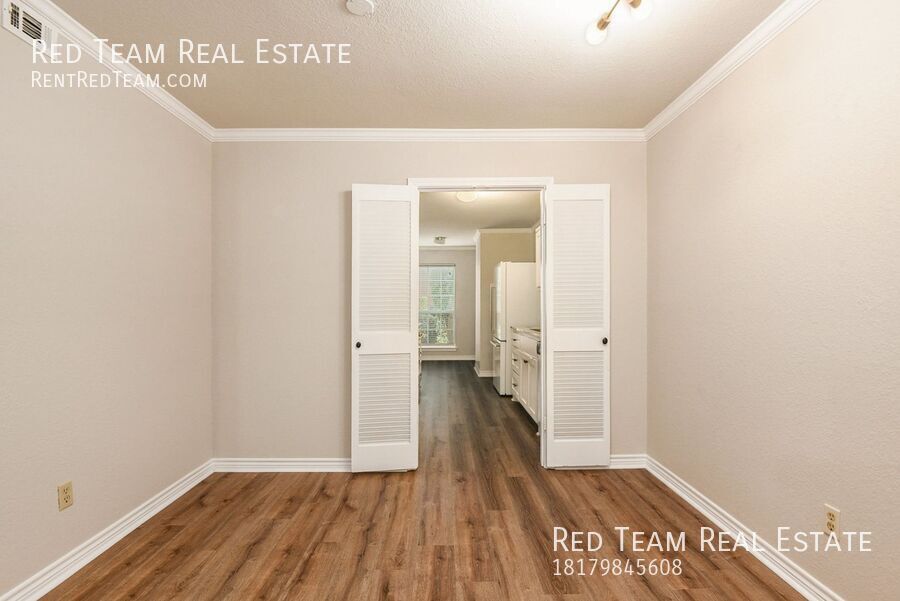 Elegant Three Bedroom Unit across from Ridglea Country Club property image