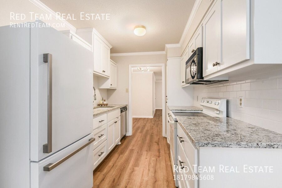 Elegant Three Bedroom Unit across from Ridglea Country Club property image