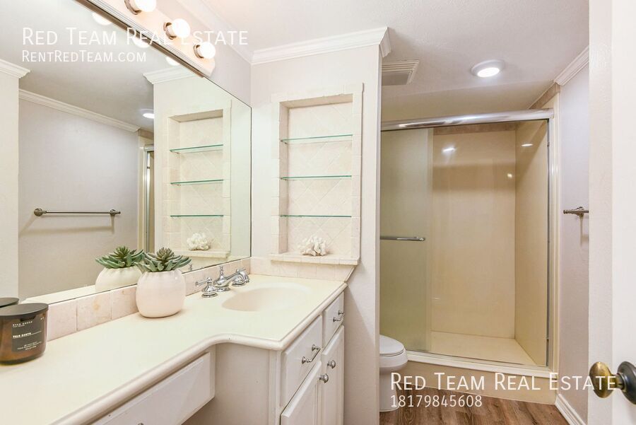 Elegant Three Bedroom Unit across from Ridglea Country Club property image