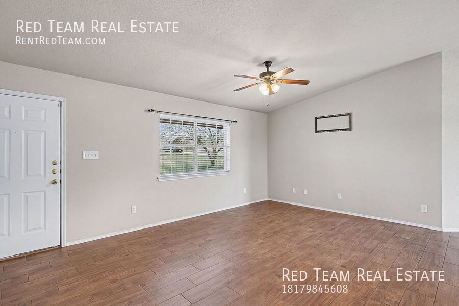 White Picket Fence Included property image