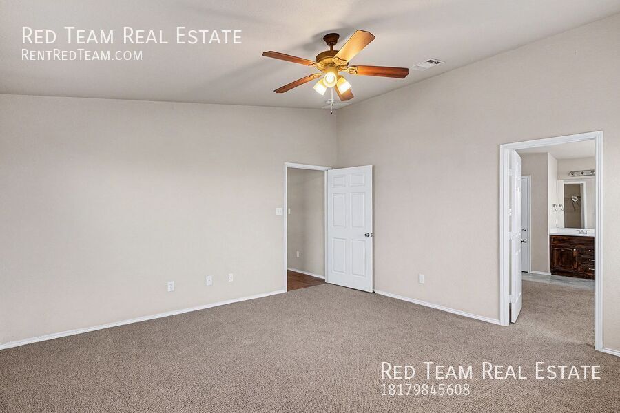 White Picket Fence Included property image