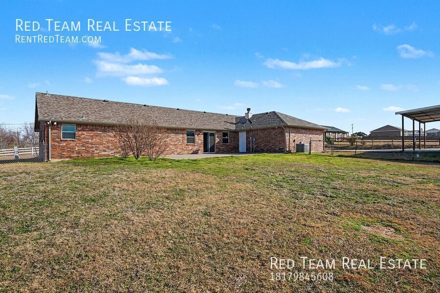 White Picket Fence Included property image