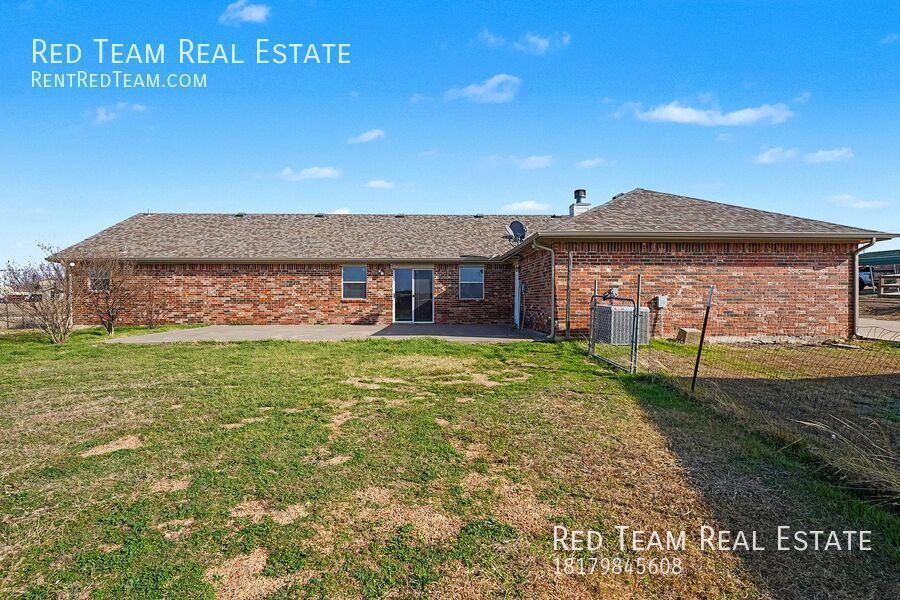 White Picket Fence Included property image
