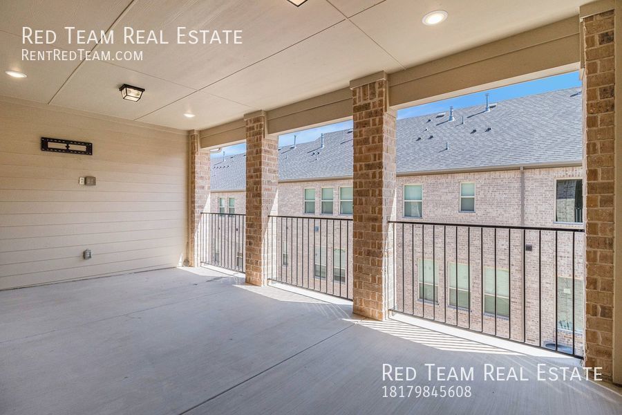 Convenience, Style, and Location - Windhaven Crossings Townhome property image